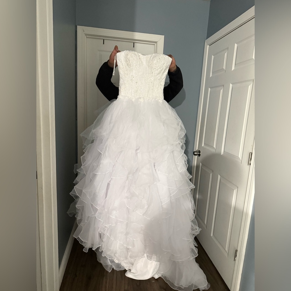 Oleg Cassini white strapless ruffled wedding dress with Spanish veil - Picture 2 of 10